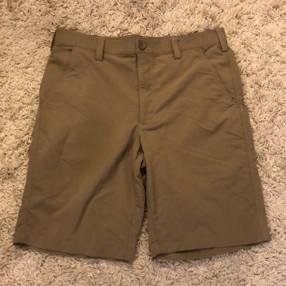 Light weight / performance khaki shorts